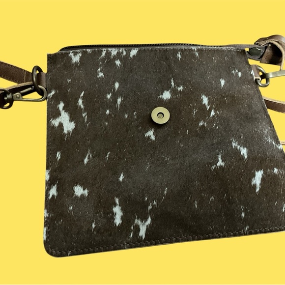 LEATHER CROSSBODY BAG WITH CONCEAL CARRY POCKET - Picture 3 of 3